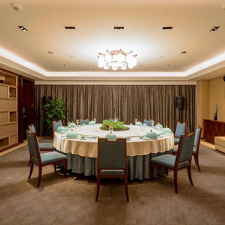 Ramada Jinan Hotel Exterior foto